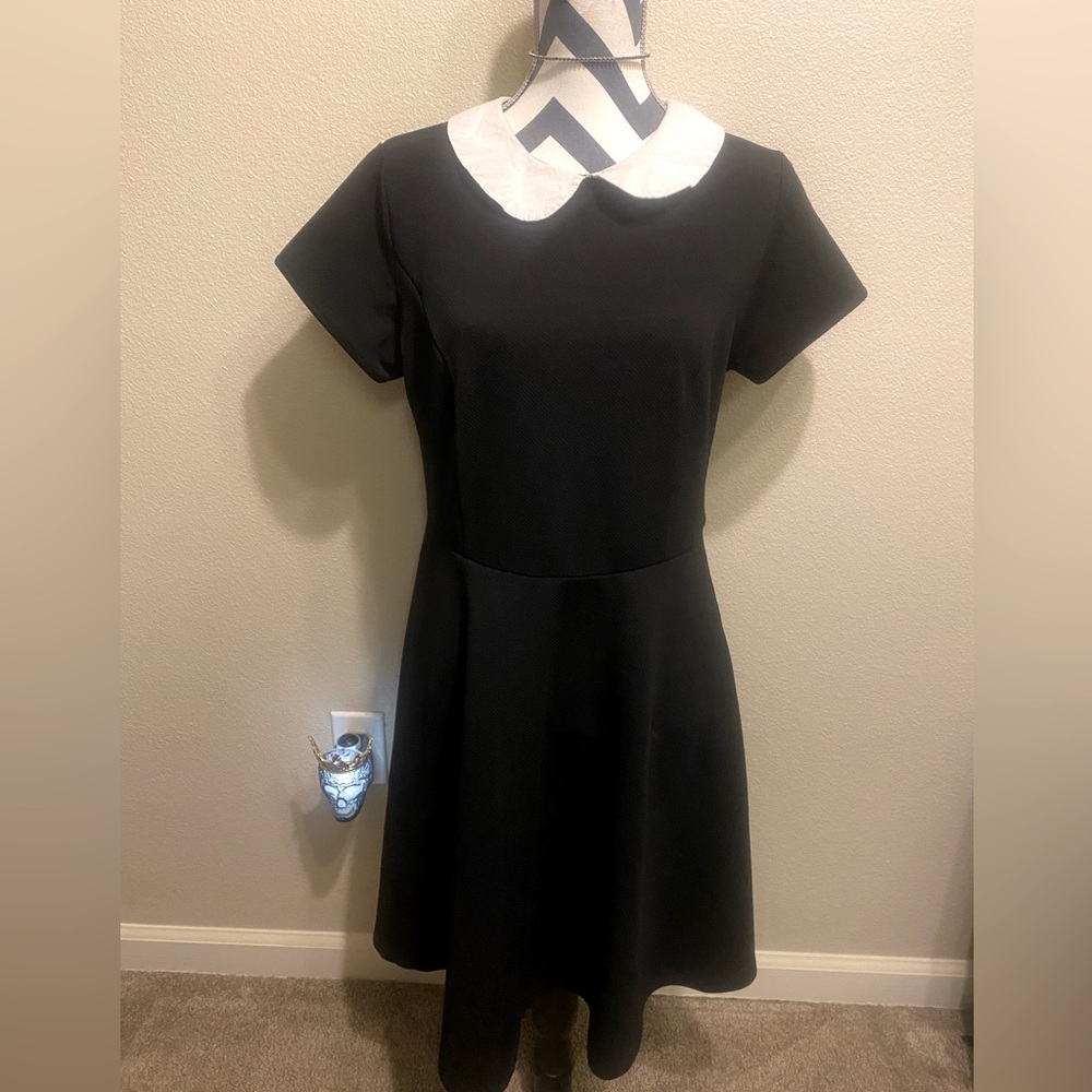 Torrid short sleeve black dress with white collar